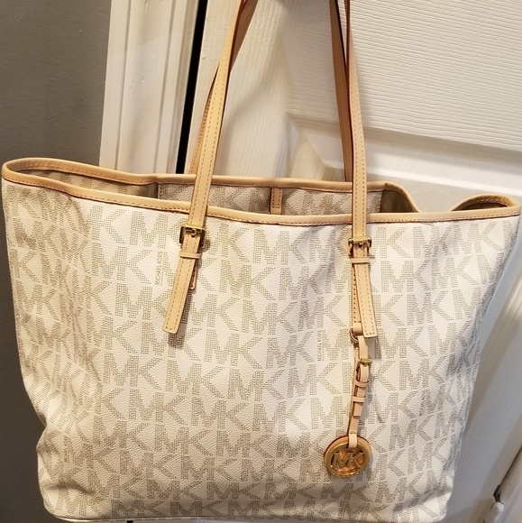 Michael Kors Handbags - Michael Kors NWT Jet Set MD Travel Tote Logo